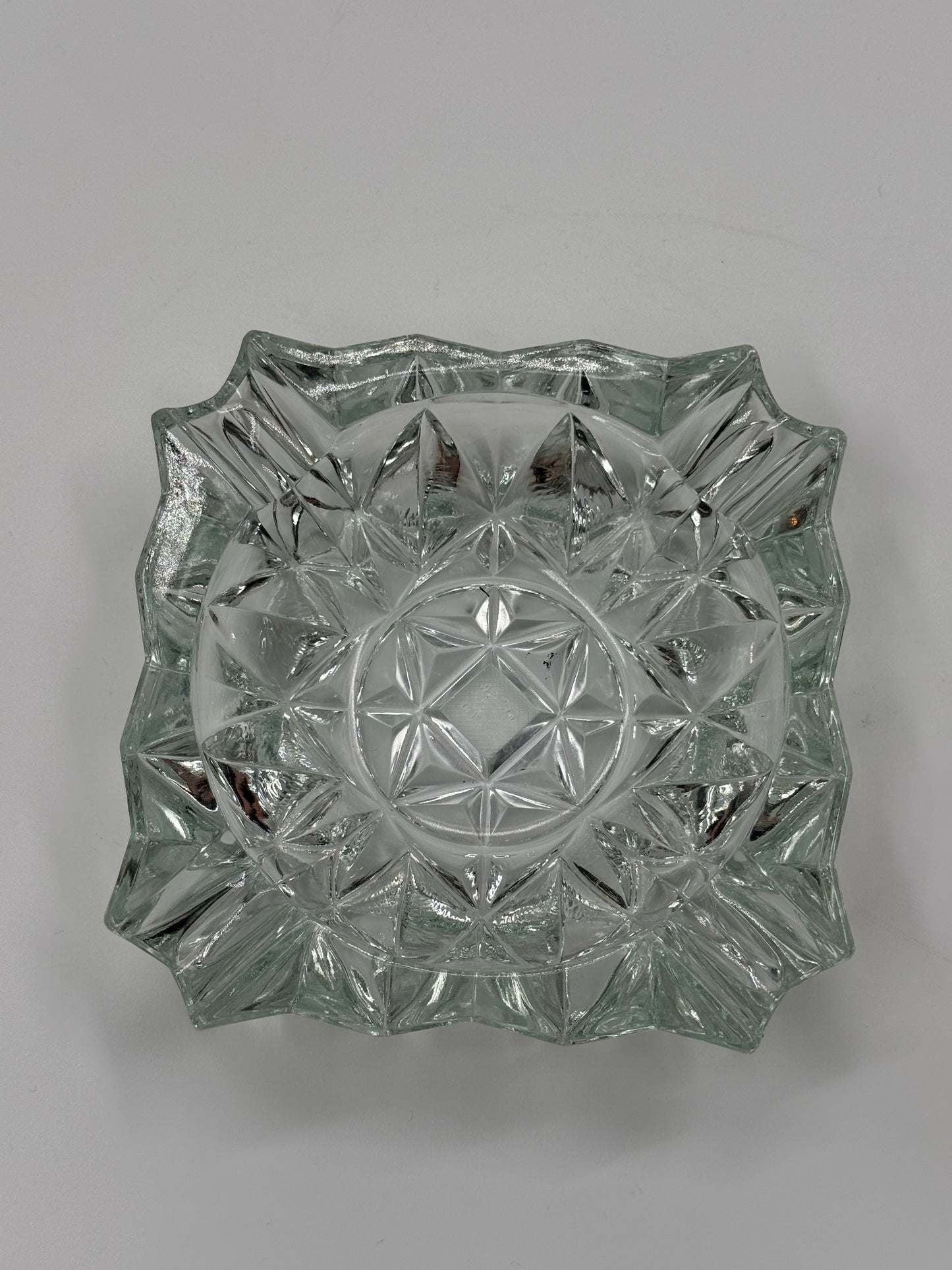 Star-Cut ash tray