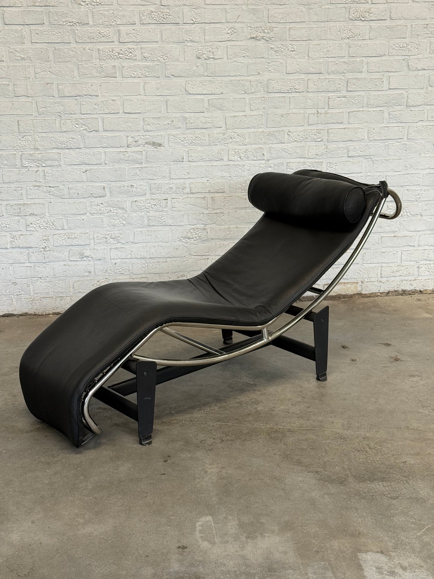 Chrome & Black Leather Chaise Longue
