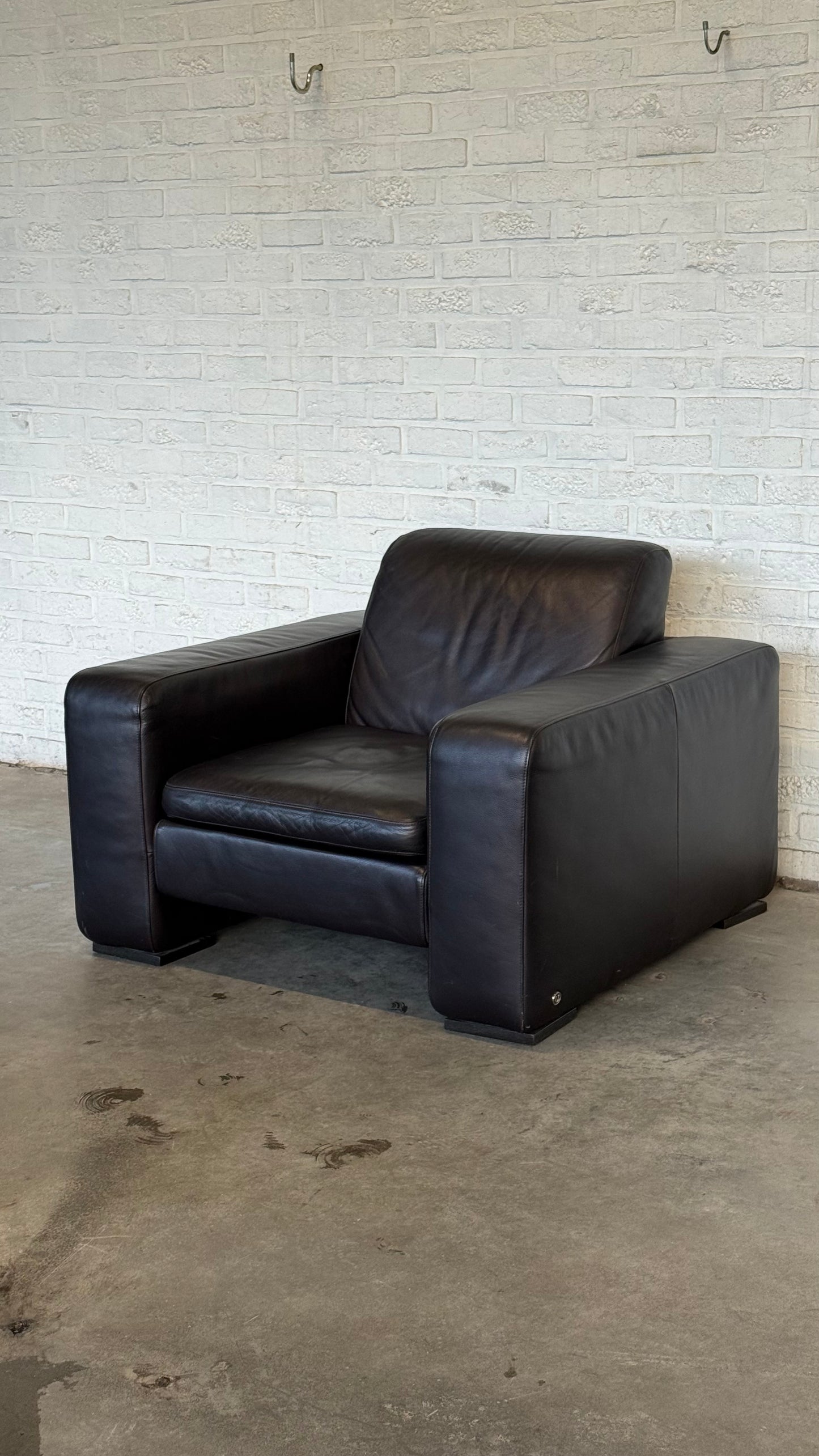 Natuzzi Lounge Armchair in Dark Brown Leather — Italian Design