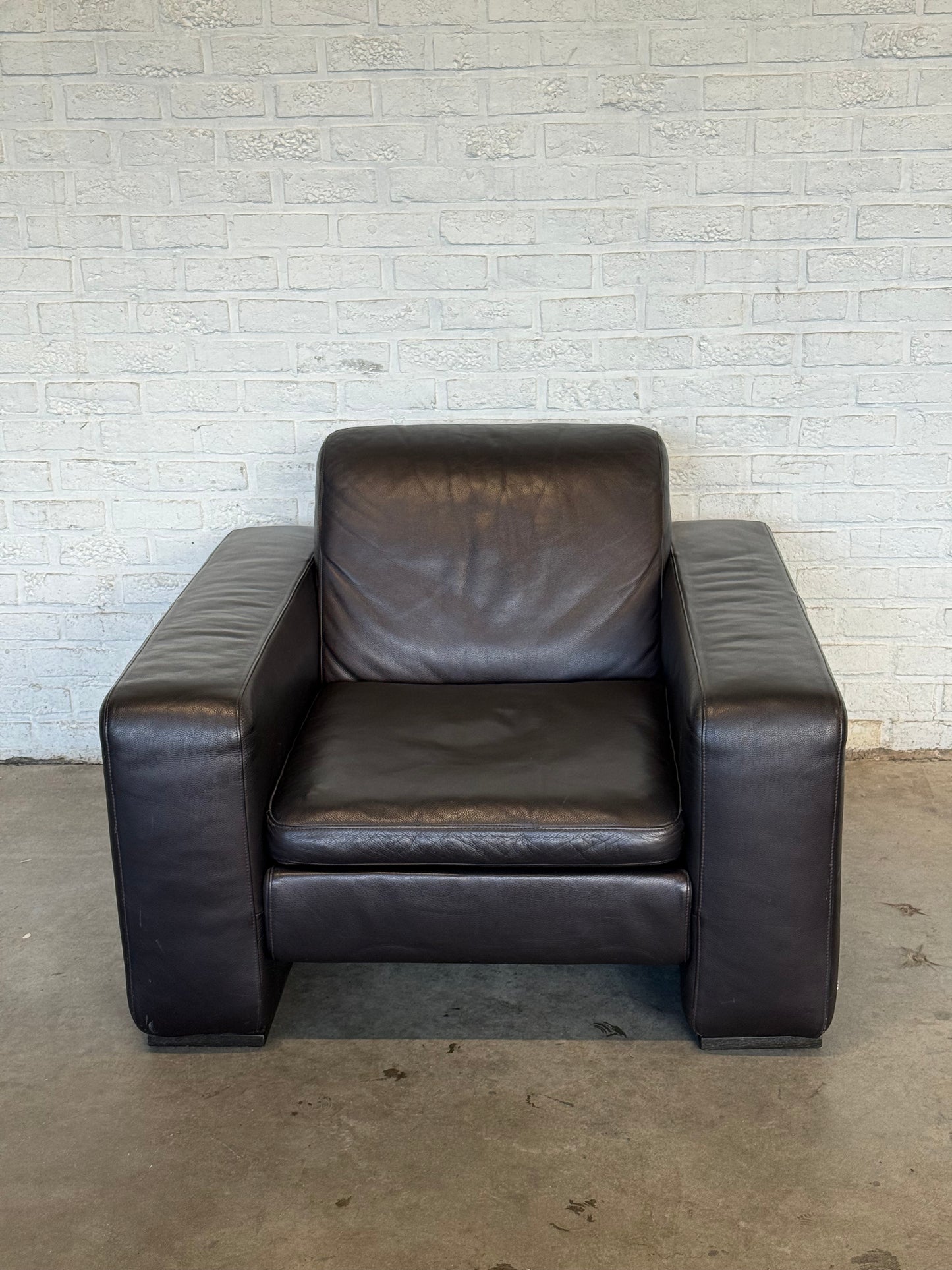 Natuzzi Lounge Armchair in Dark Brown Leather — Italian Design