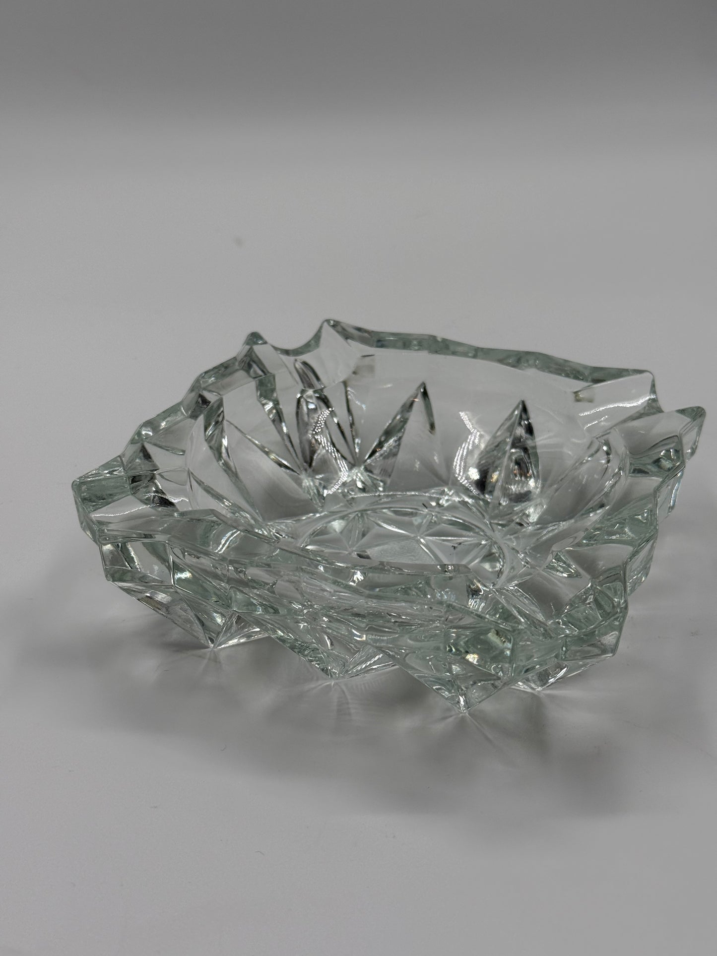 Star-Cut ash tray