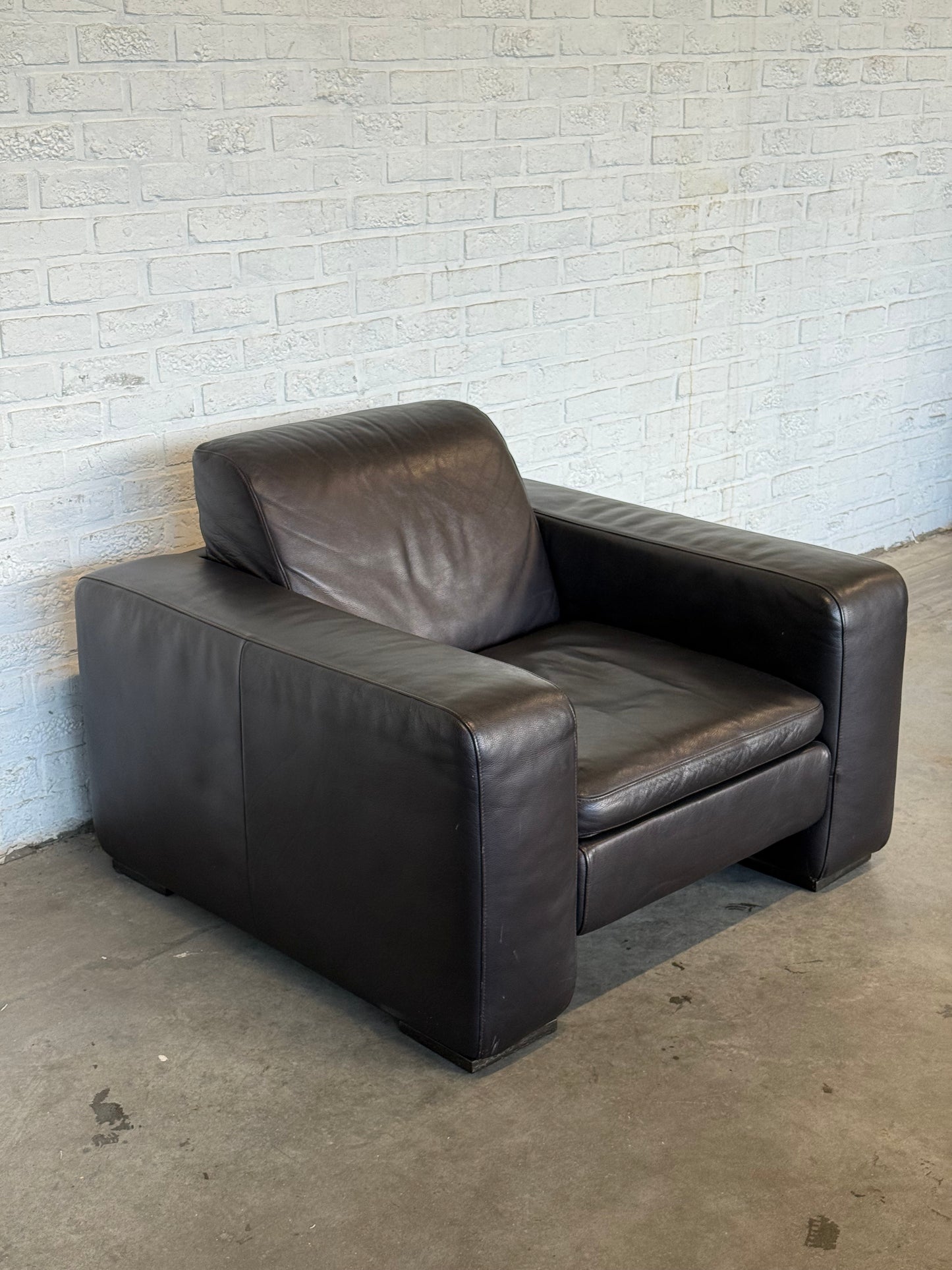 Natuzzi Lounge Armchair in Dark Brown Leather — Italian Design