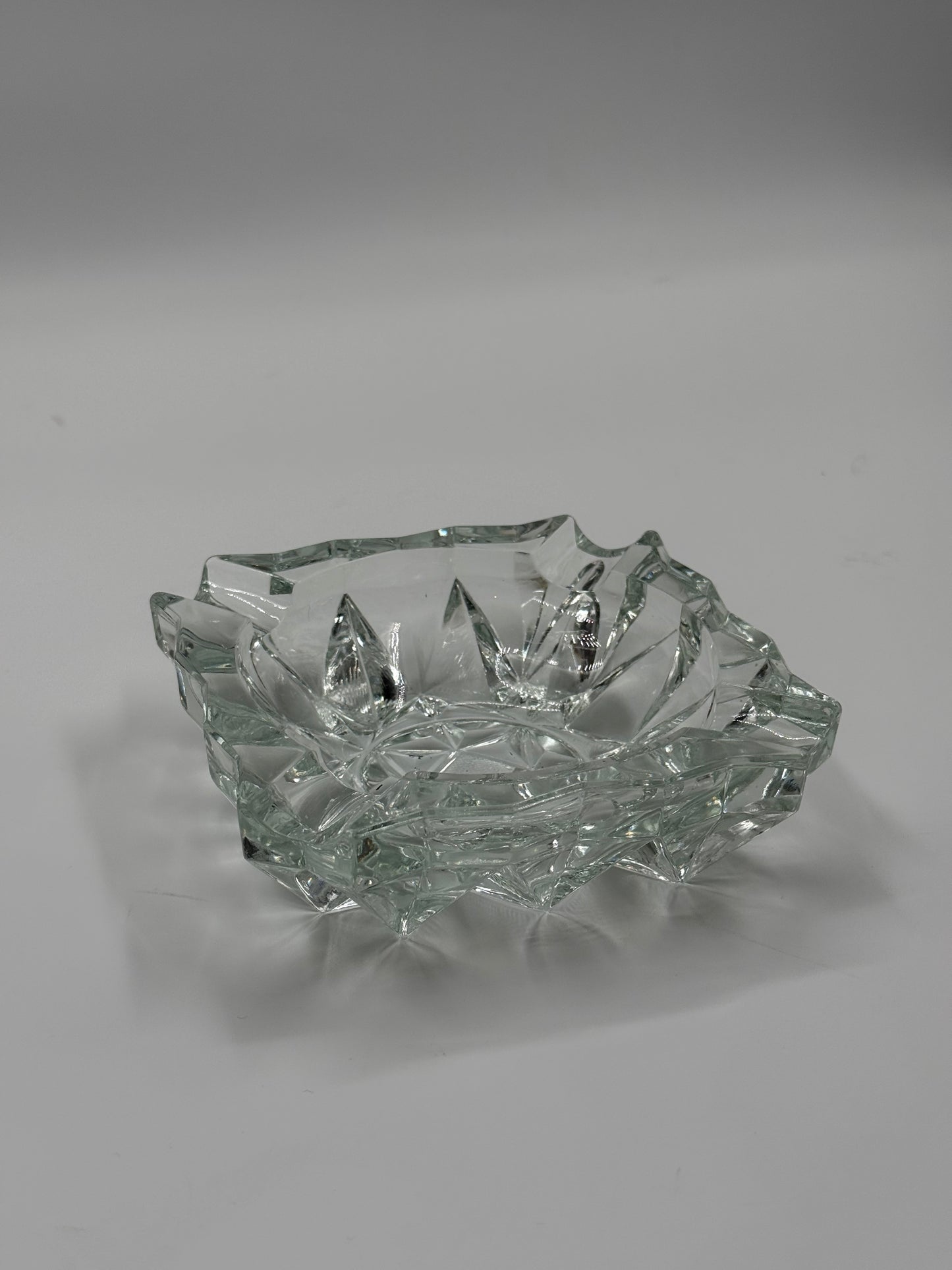Star-Cut ash tray