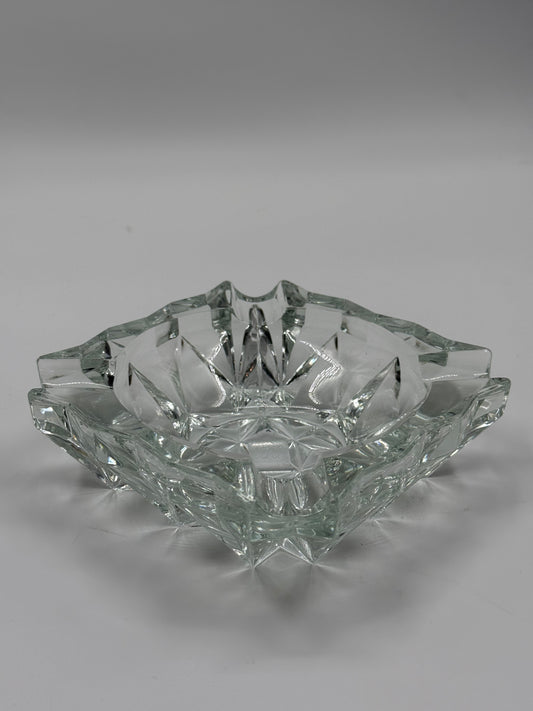 Star-Cut ash tray