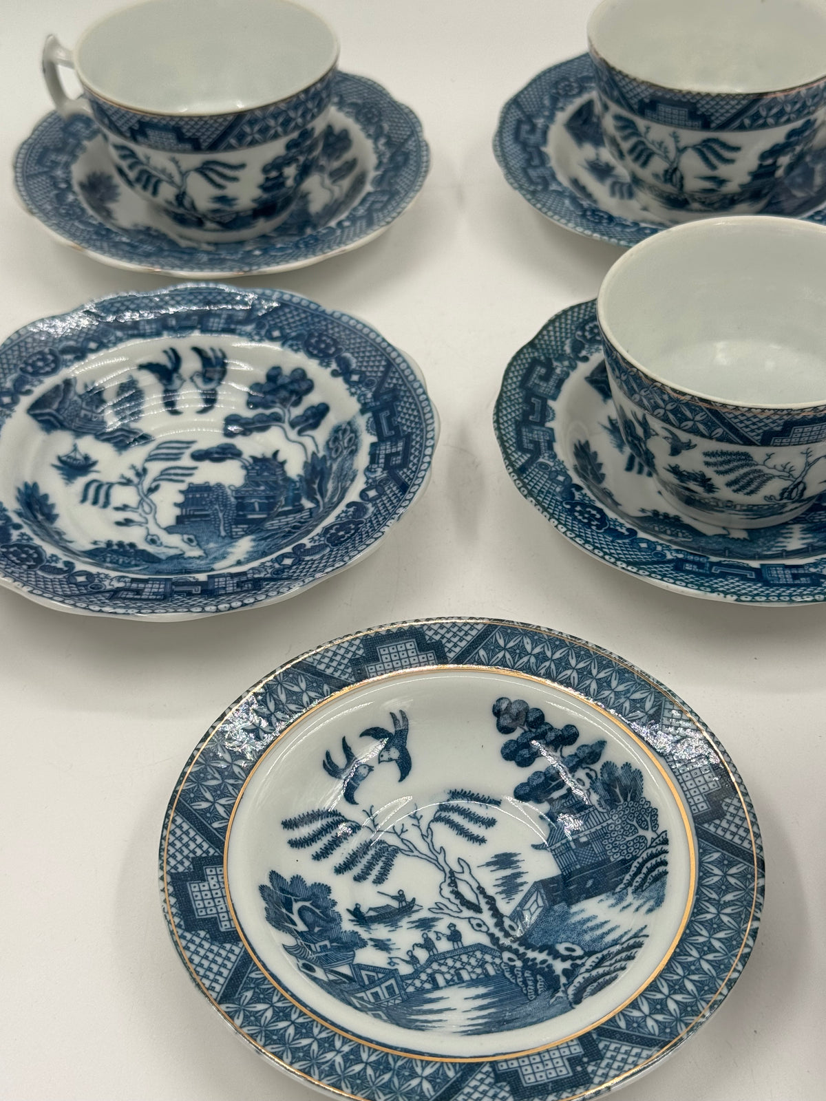 Set of 5 Vintage Blue Willow Porcelain Cups & Saucers