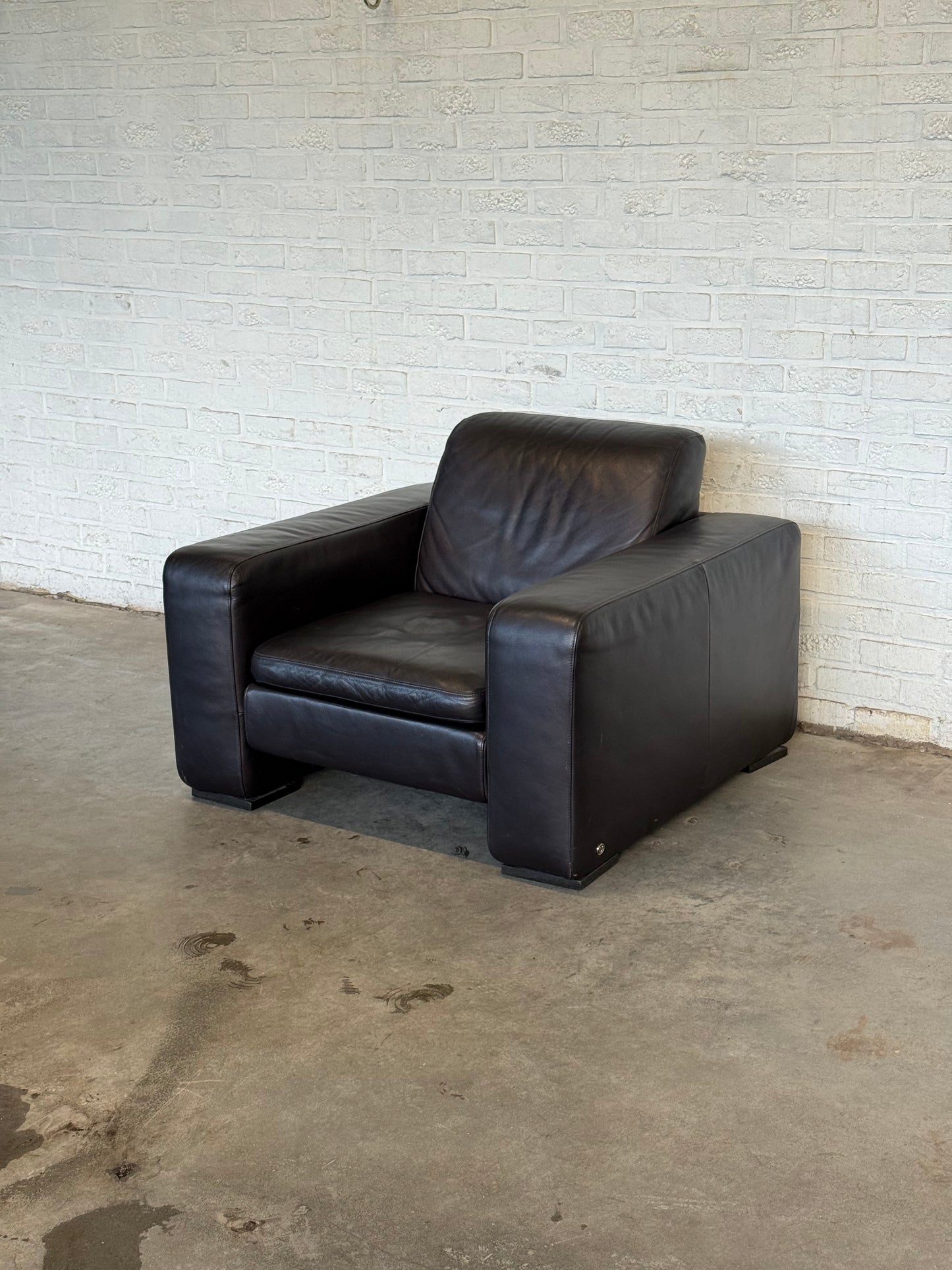 Natuzzi Lounge Armchair in Dark Brown Leather — Italian Design