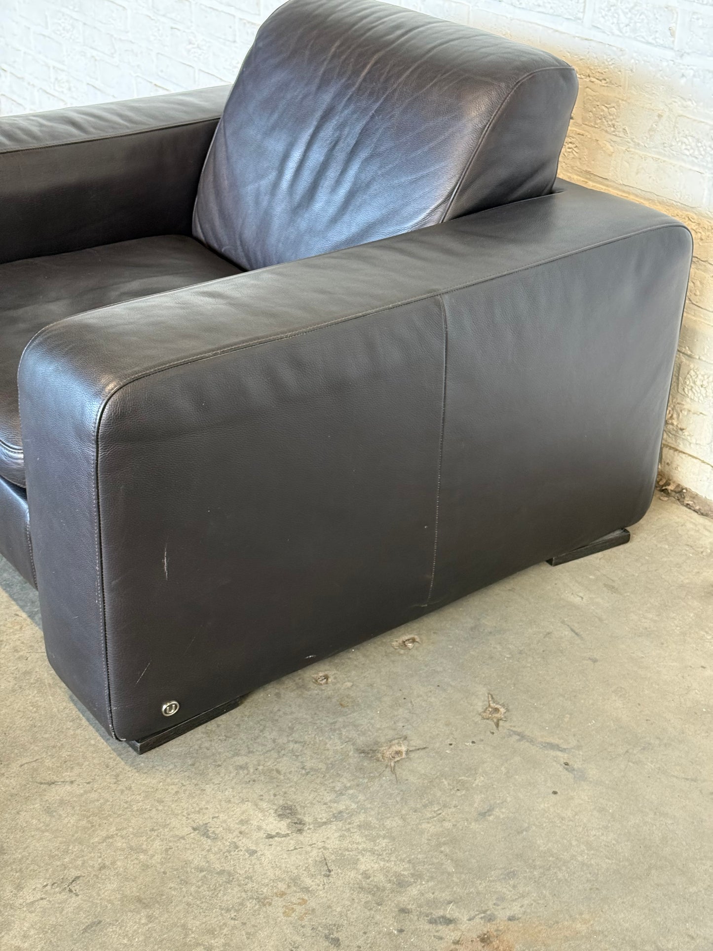 Natuzzi Lounge Armchair in Dark Brown Leather — Italian Design