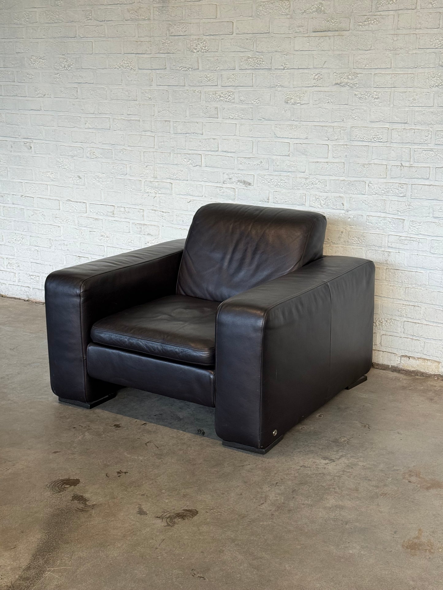 Natuzzi Lounge Armchair in Dark Brown Leather — Italian Design