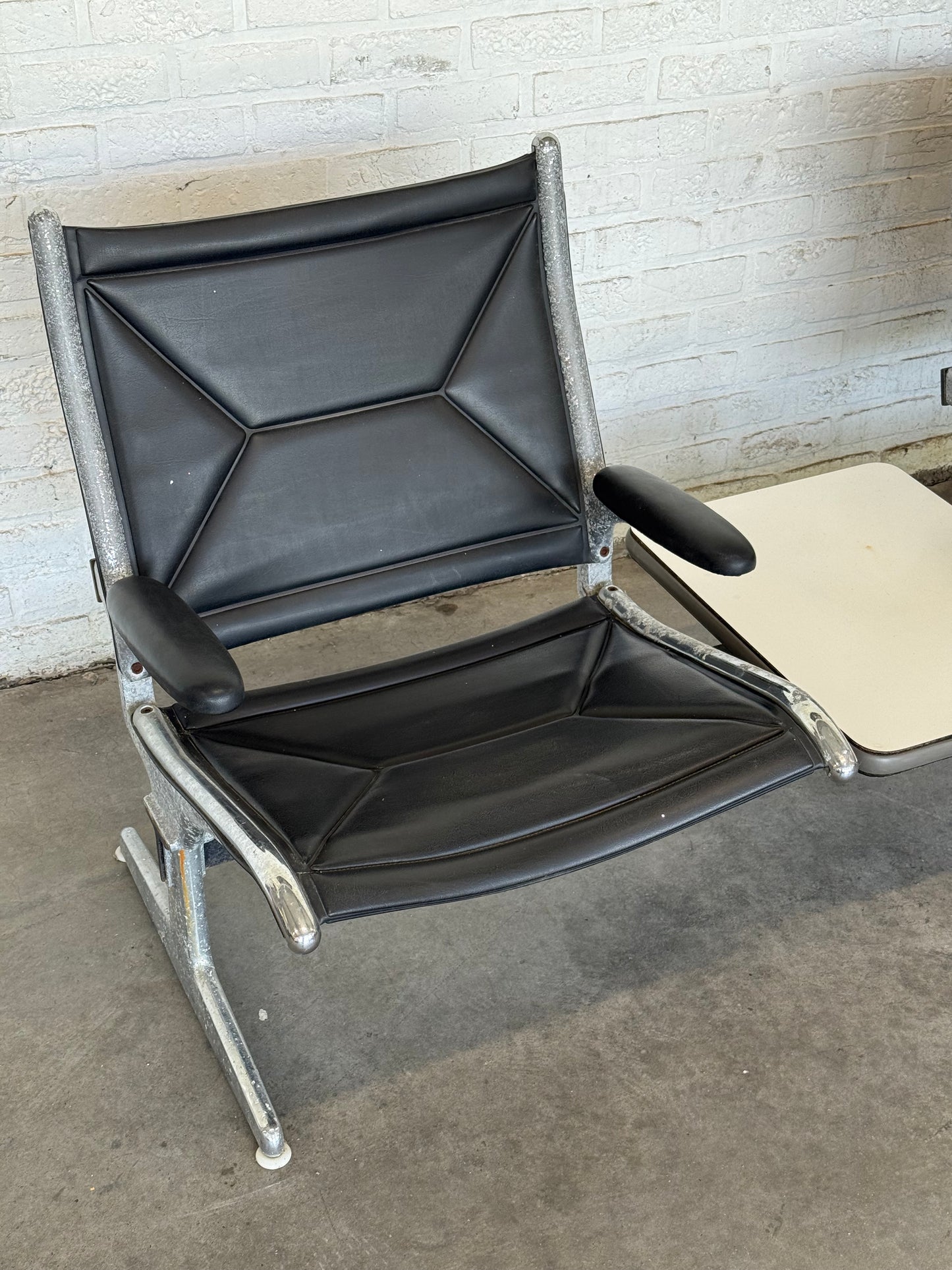 Vintage Eames Airport Tandem Seating – 2 Seats with Integrated Table