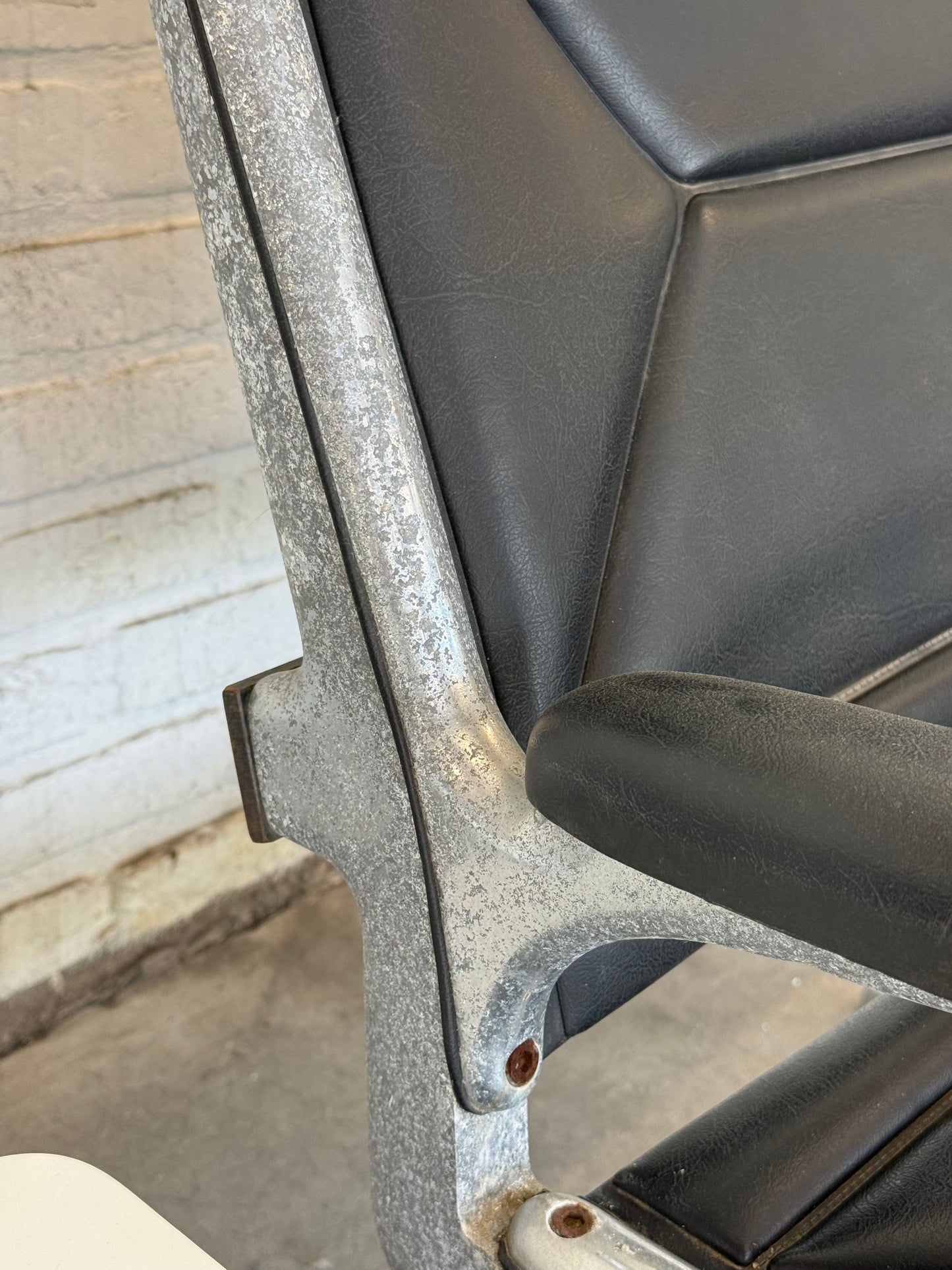 Vintage Eames Airport Tandem Seating – 2 Seats with Integrated Table