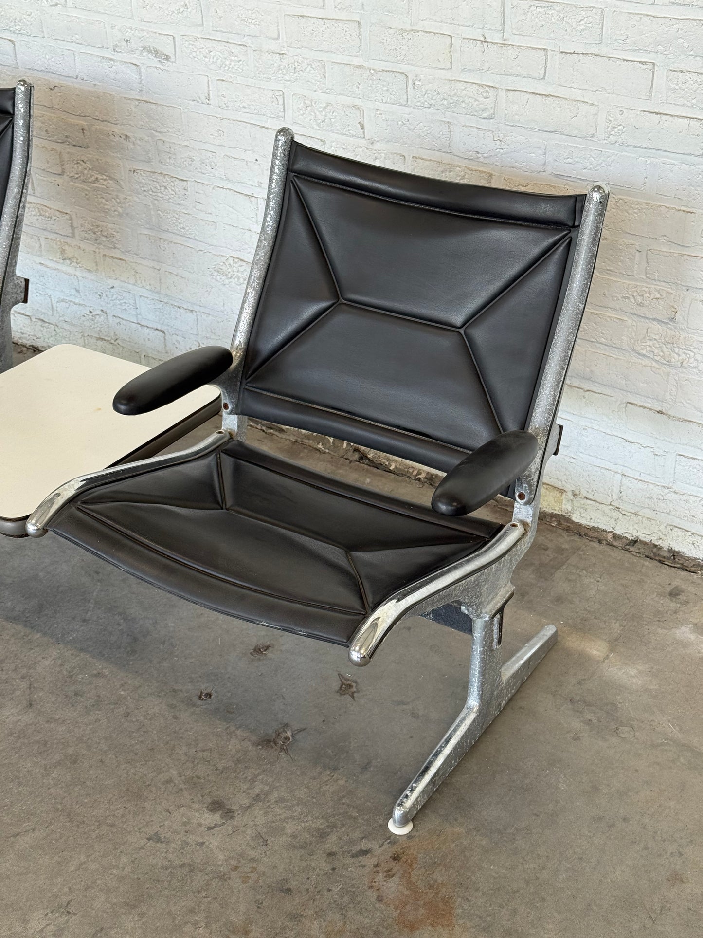 Vintage Eames Airport Tandem Seating – 2 Seats with Integrated Table
