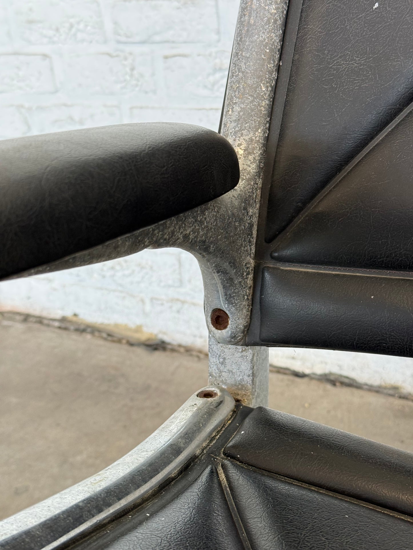 Vintage Eames Airport Tandem Seating – 2 Seats with Integrated Table