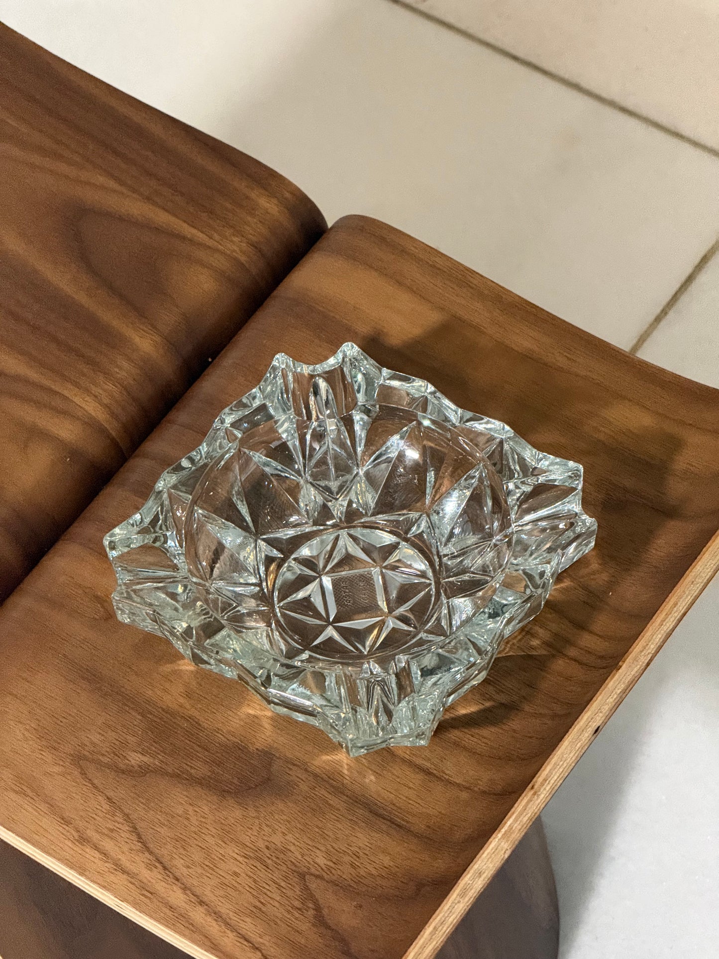 Star-Cut ash tray
