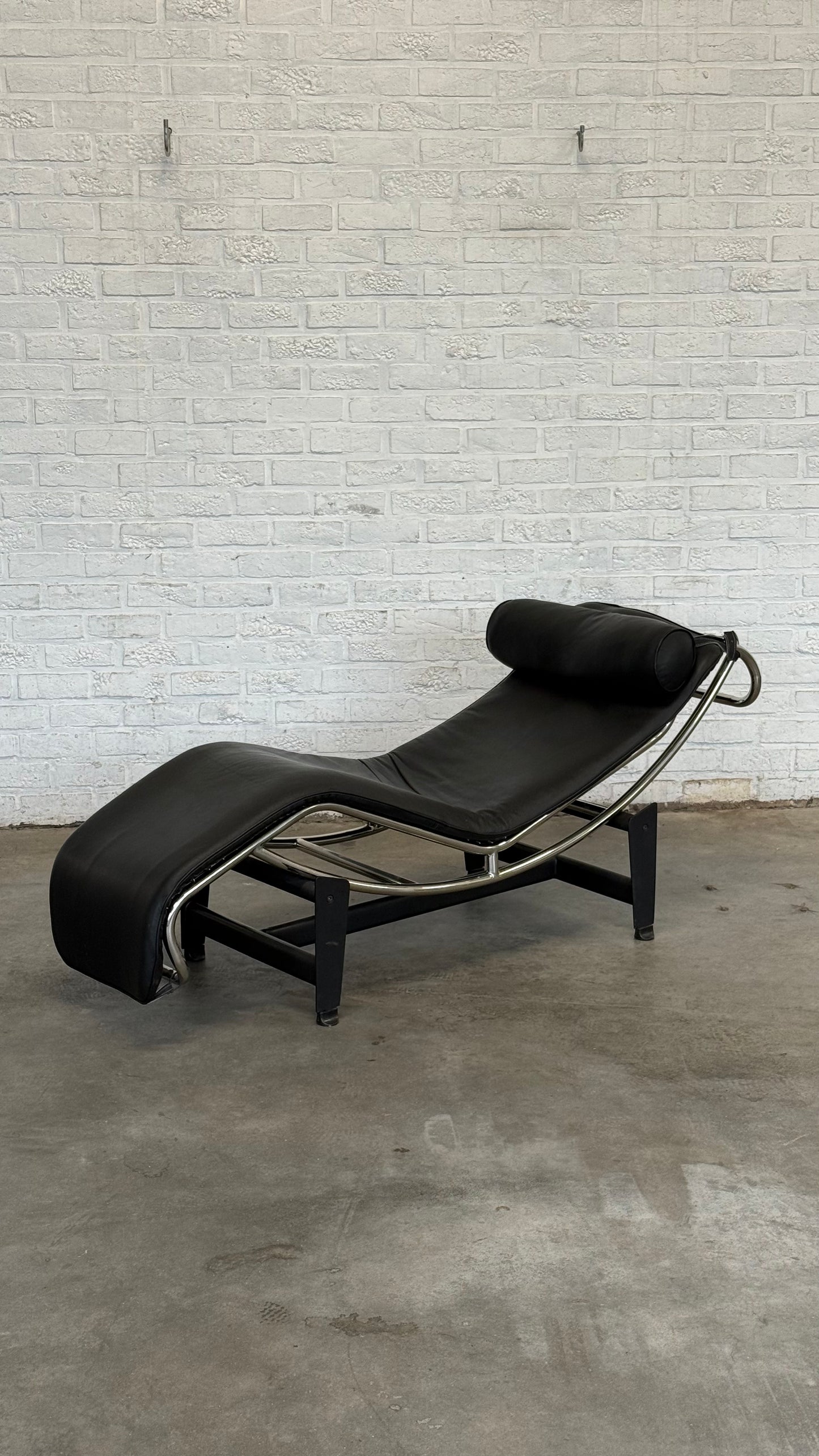 Chrome & Black Leather Chaise Longue