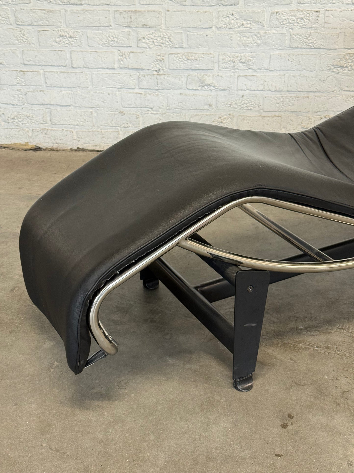 Chrome & Black Leather Chaise Longue