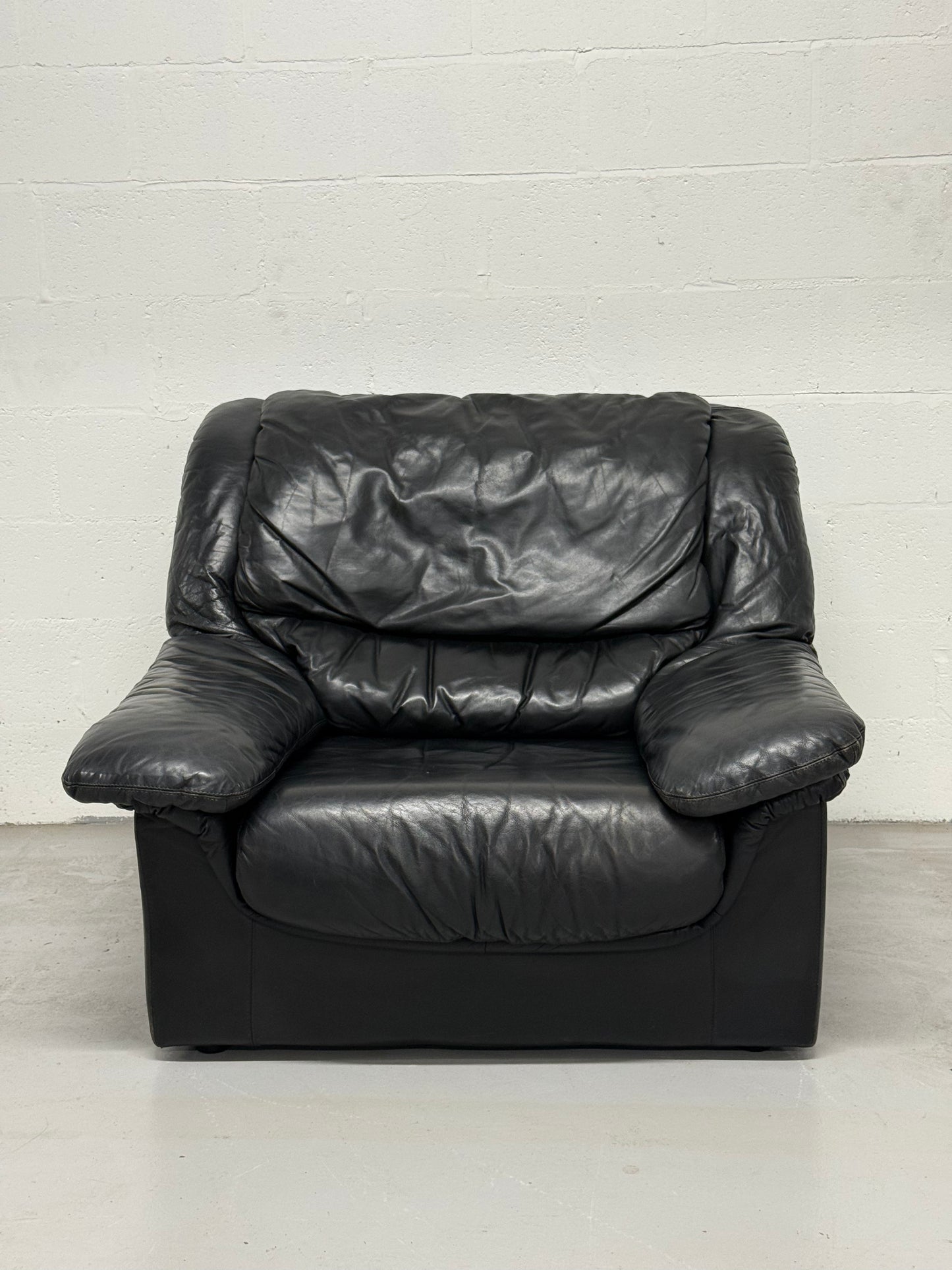 Vintage postmodern Black Leather Lounge Chair