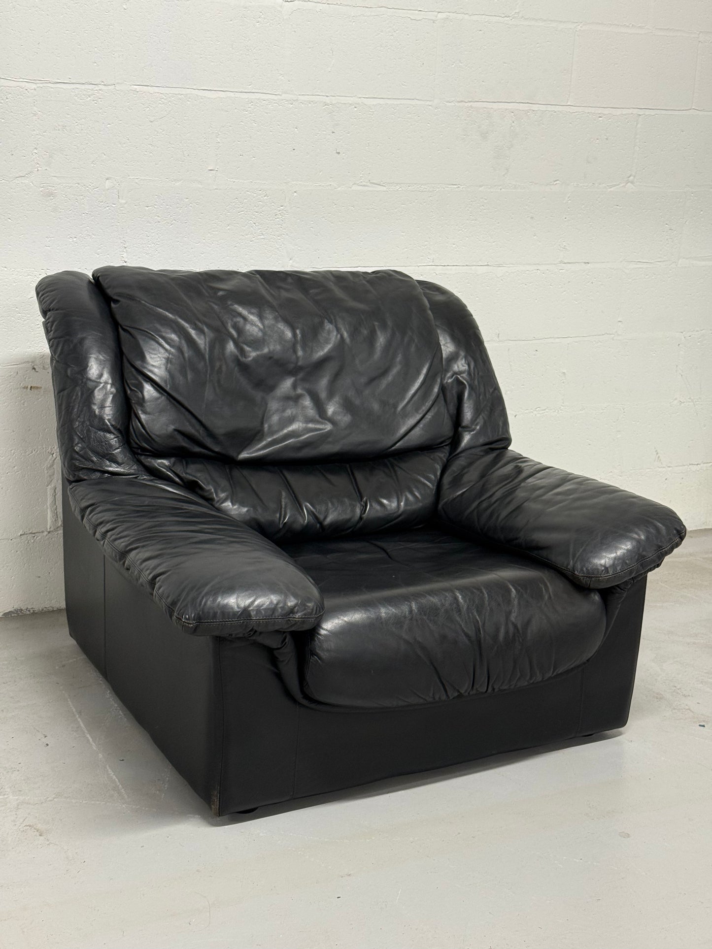 Vintage postmodern Black Leather Lounge Chair