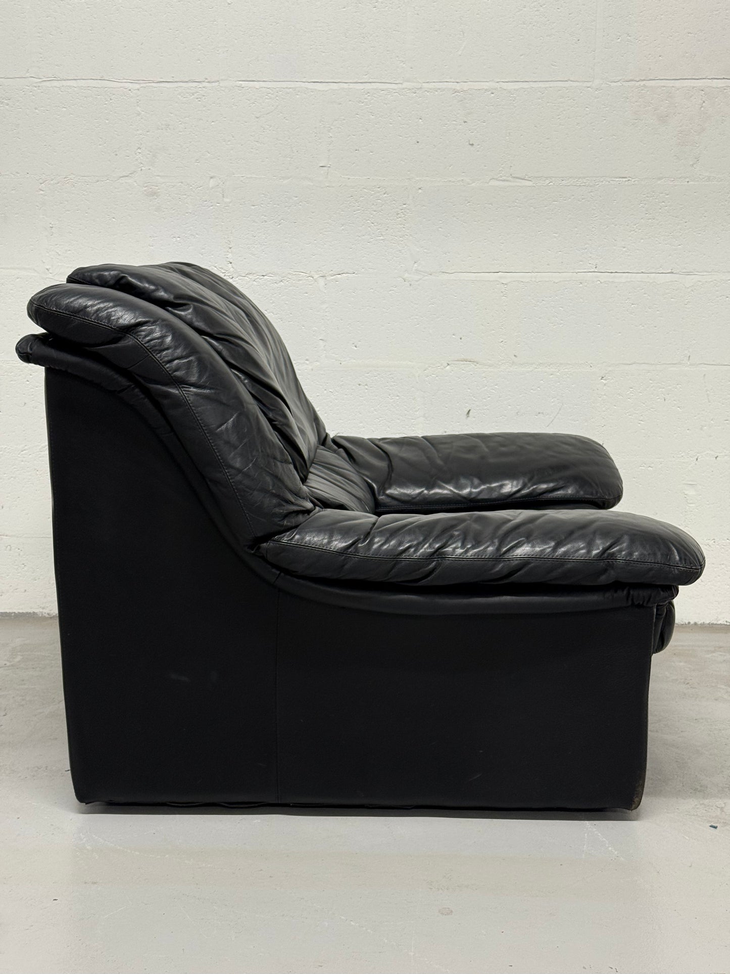 Vintage postmodern Black Leather Lounge Chair