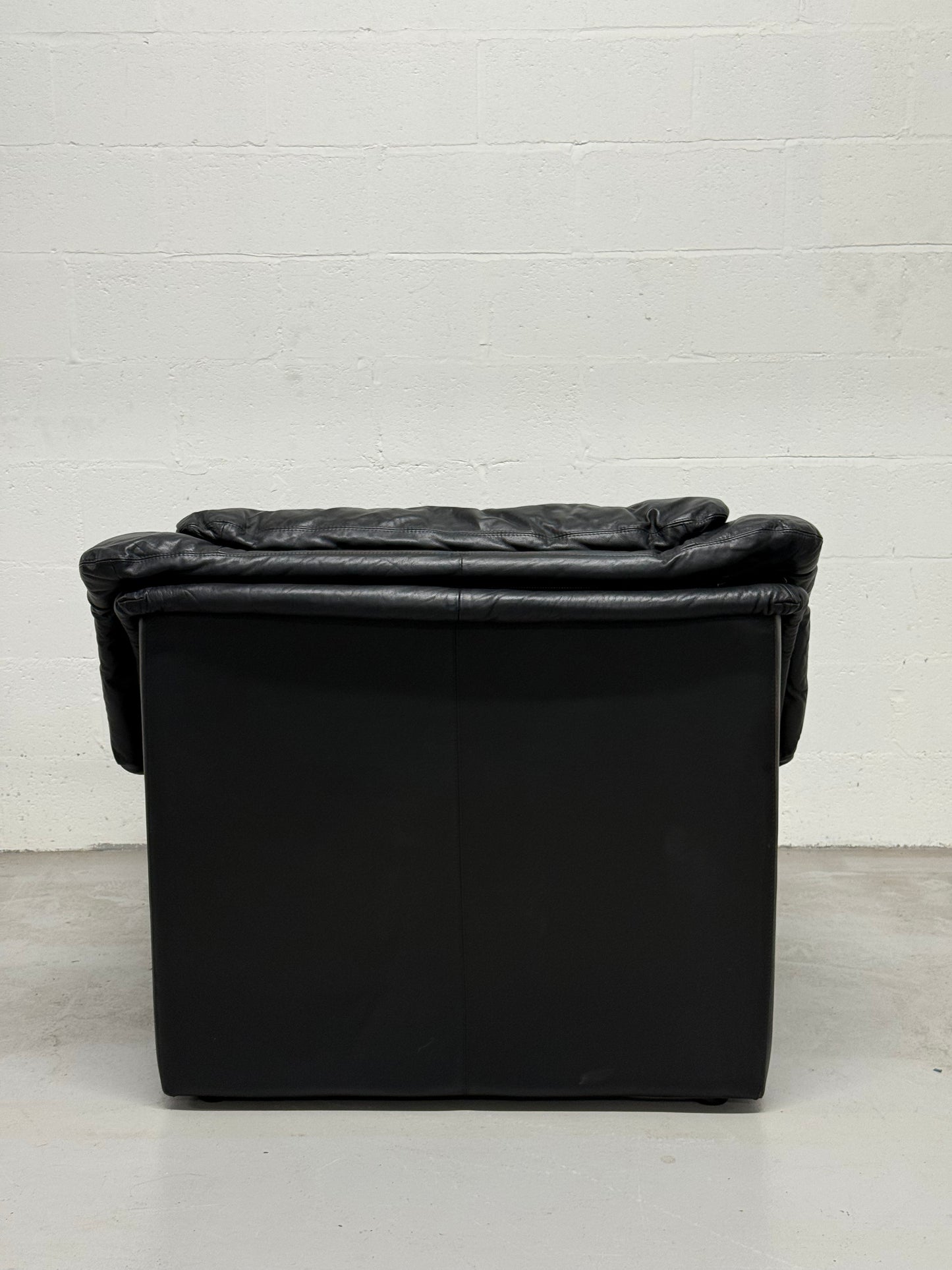 Vintage postmodern Black Leather Lounge Chair