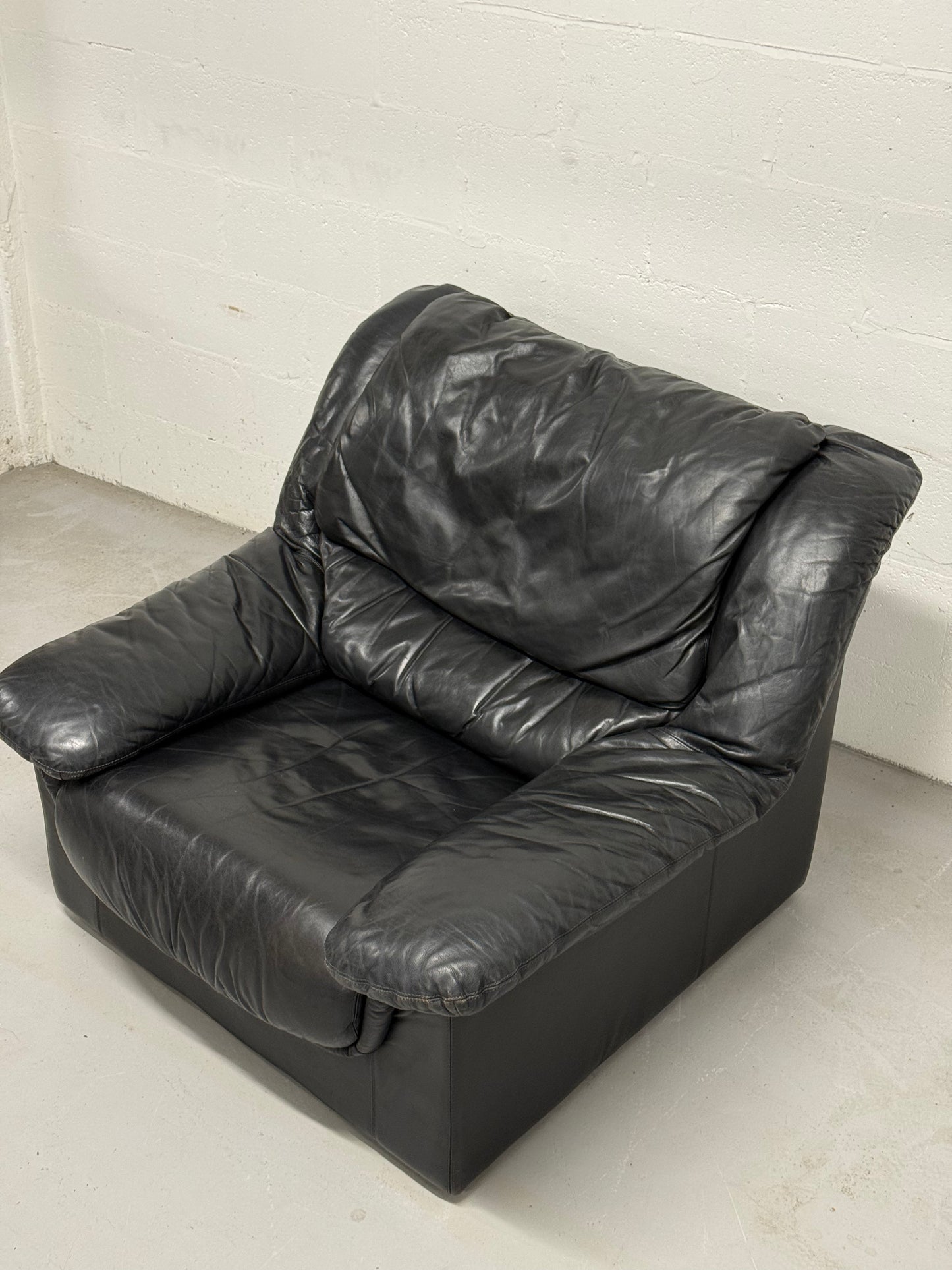 Vintage postmodern Black Leather Lounge Chair