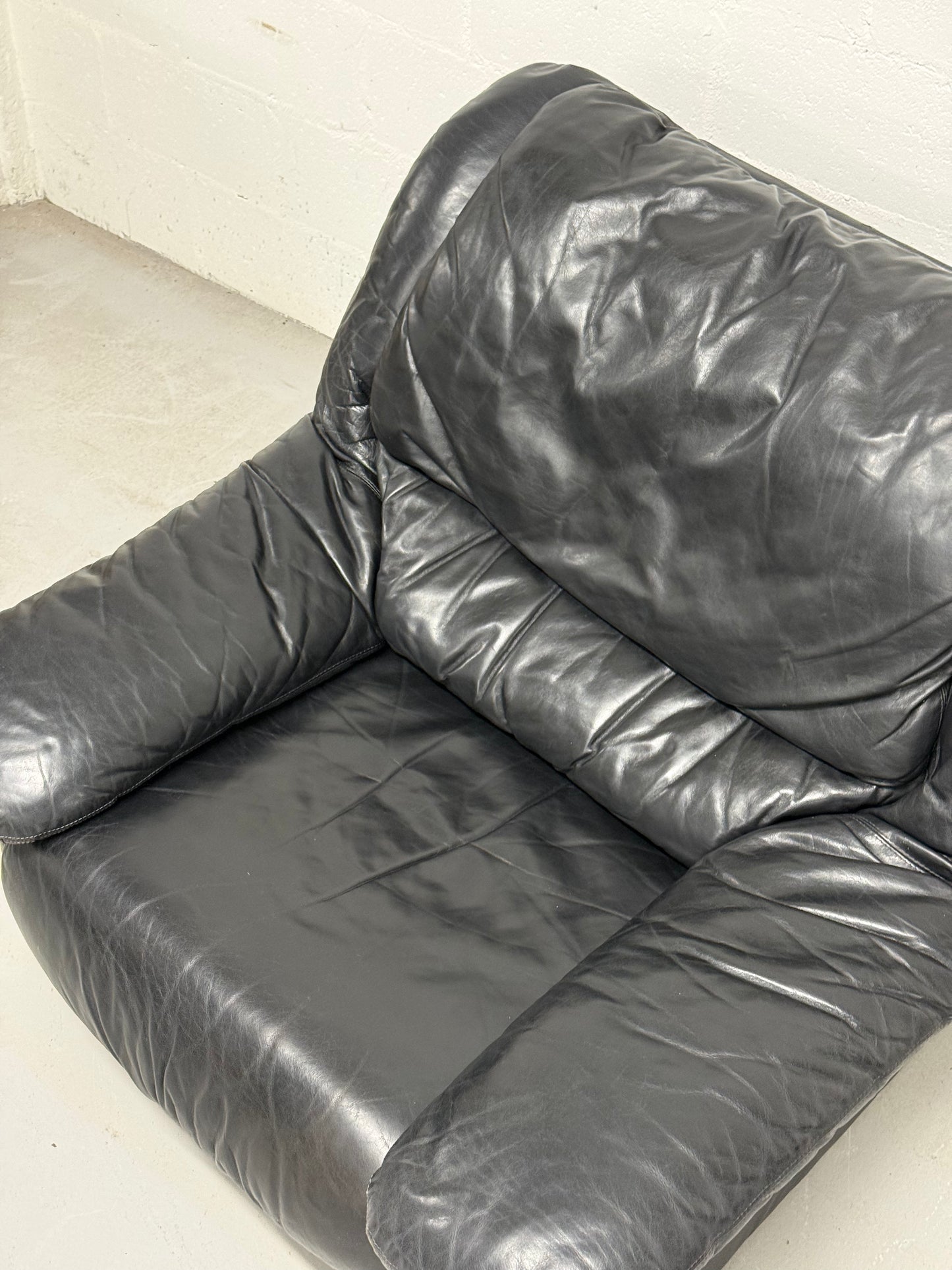 Vintage postmodern Black Leather Lounge Chair