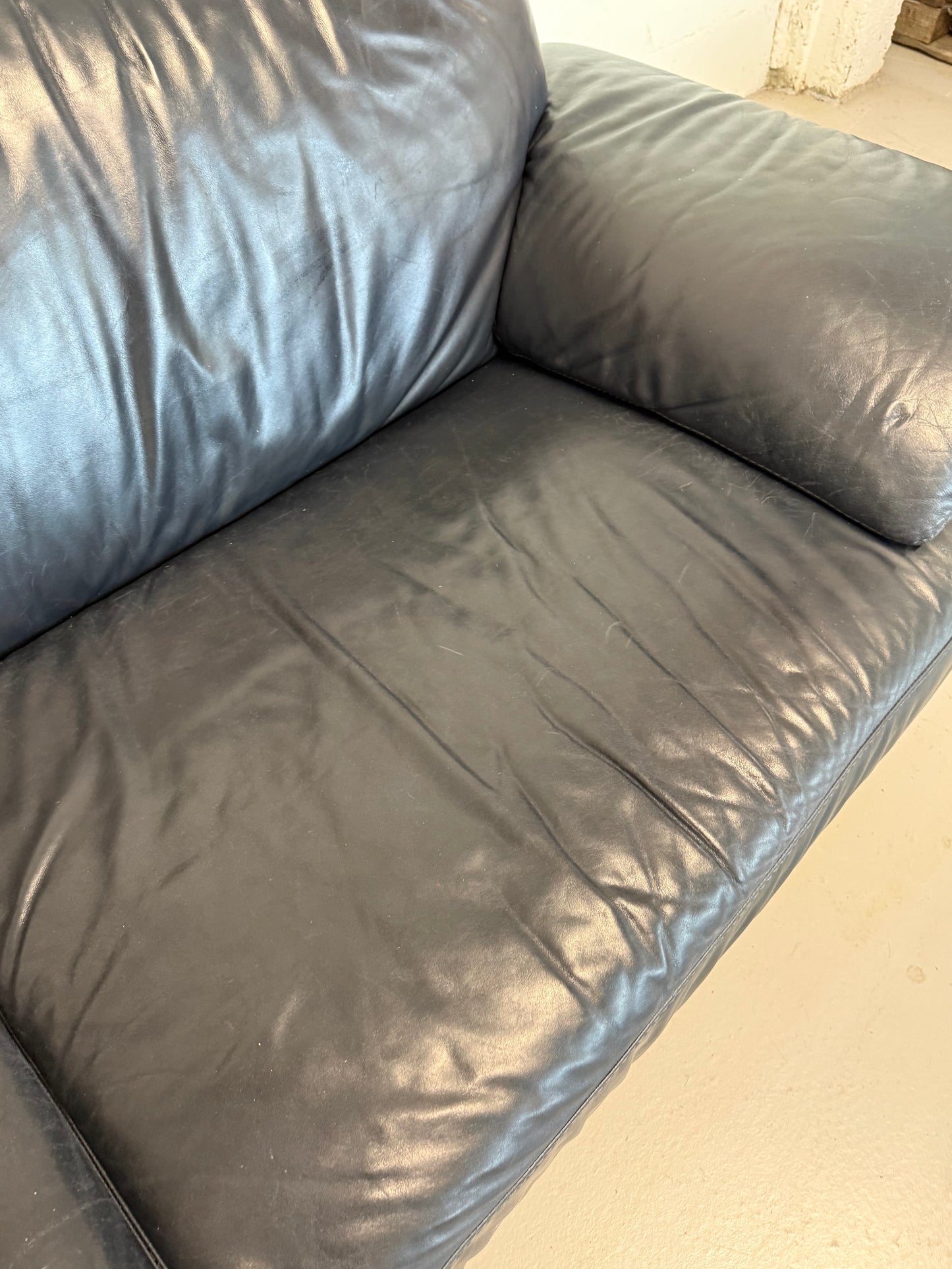 Natuzzi navy blue leather 3-seater sofa