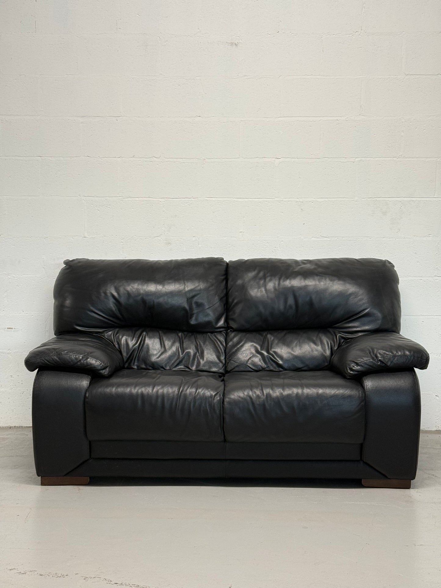 Black leather 2-seater sofa — Italian postmodern design