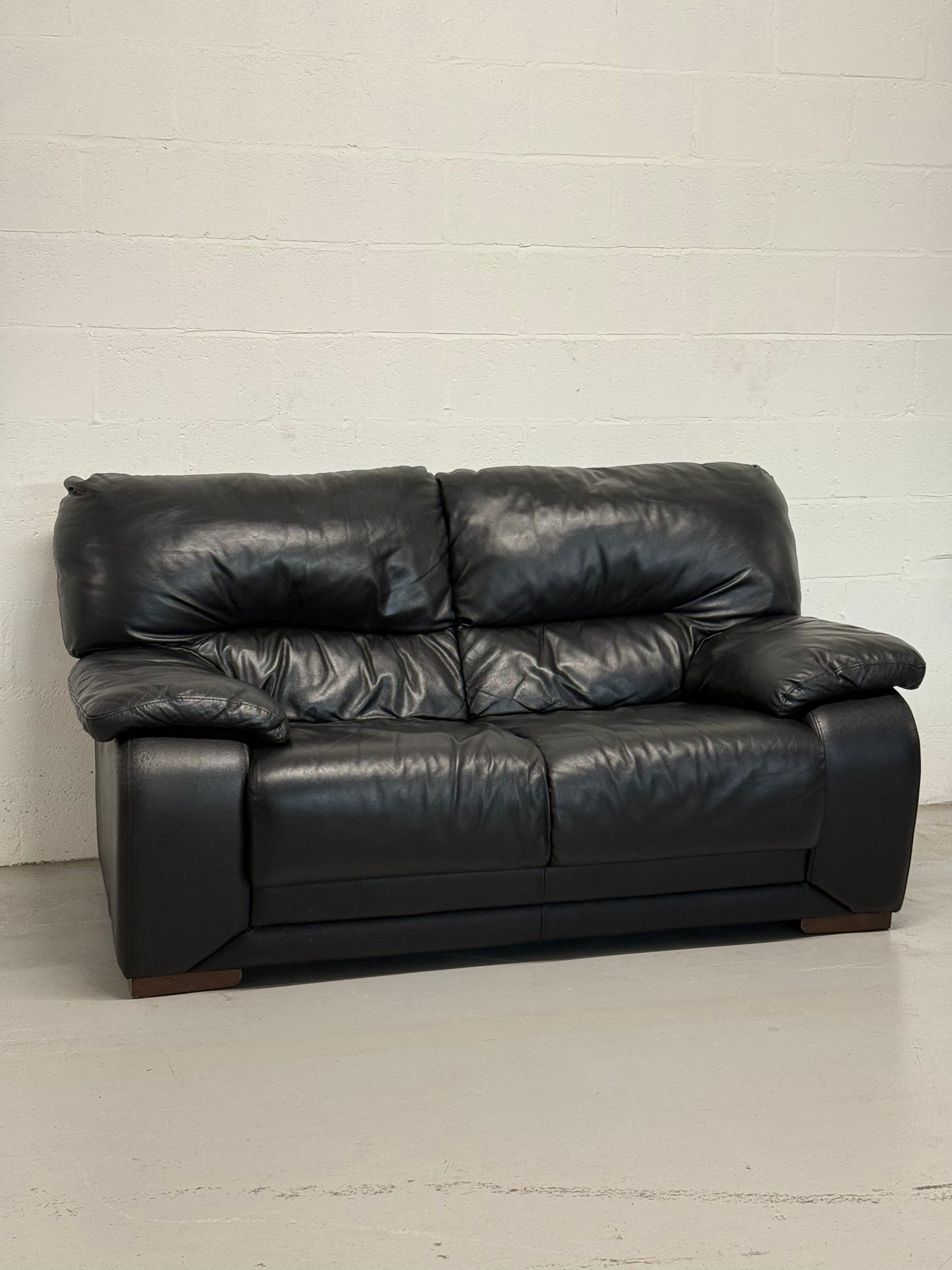 Black leather 2-seater sofa — Italian postmodern design