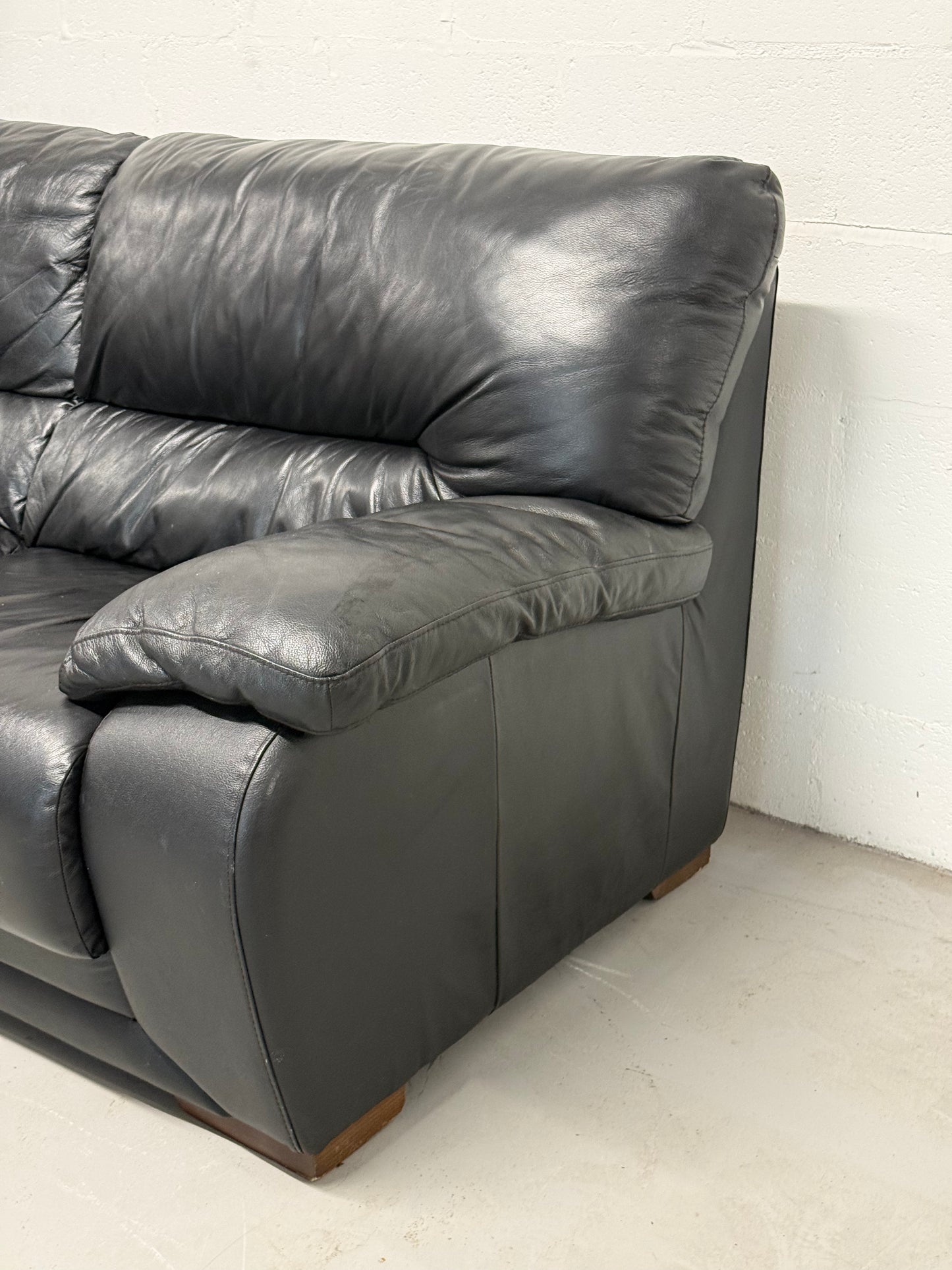 Black leather sofa — Italian postmodern design