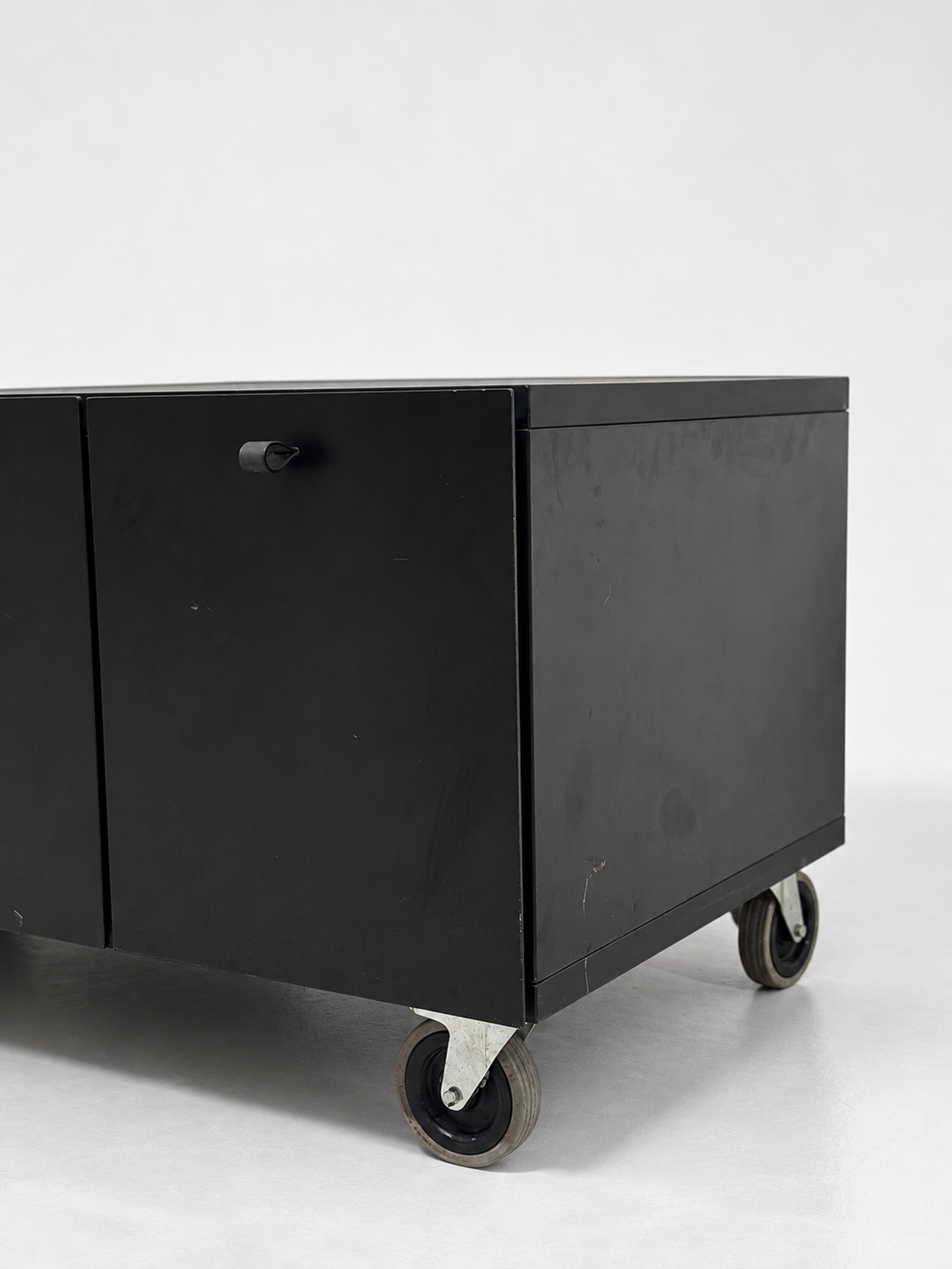 Bulo cabinet, side and caster detail